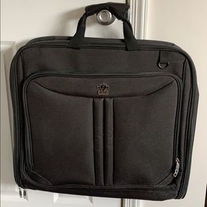 Garment bag never used